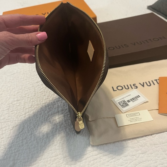 Authentic Louis Vuitton Etui PM .. brand new never used - Picture 6 of 9